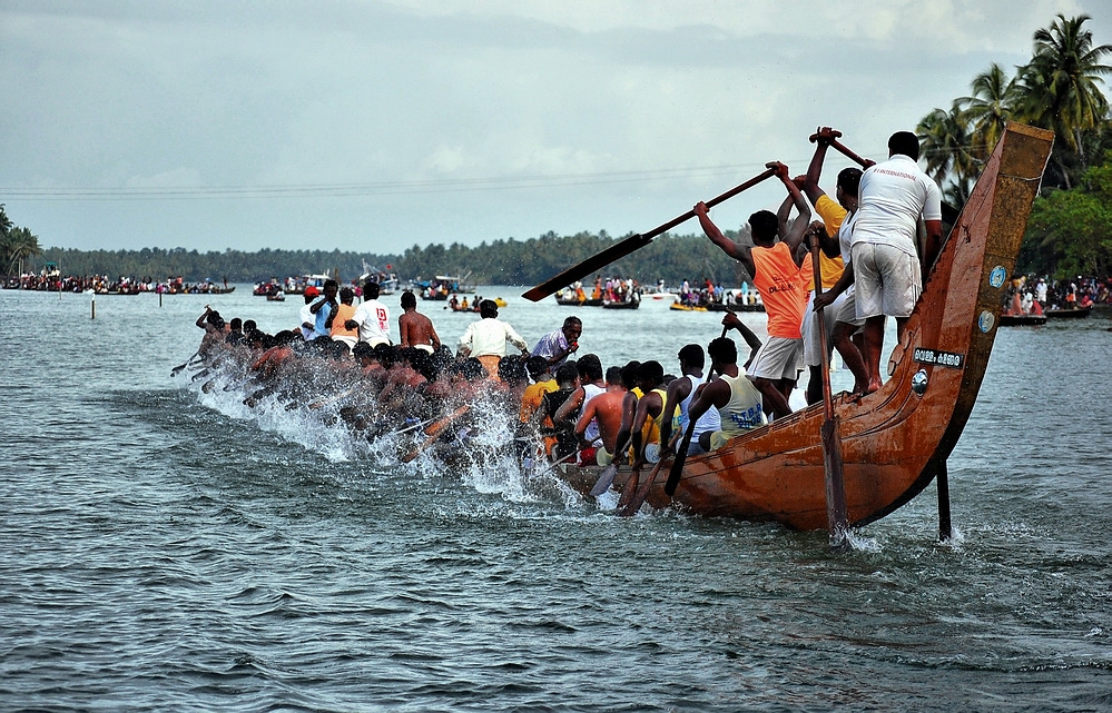 action image of boat racing